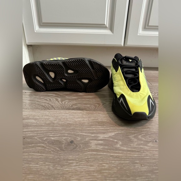 Yeezy Boost 700 MNVN            
'Phosphor' Men’s Size 8/ Women’s Size 9 - Picture 4 of 11
